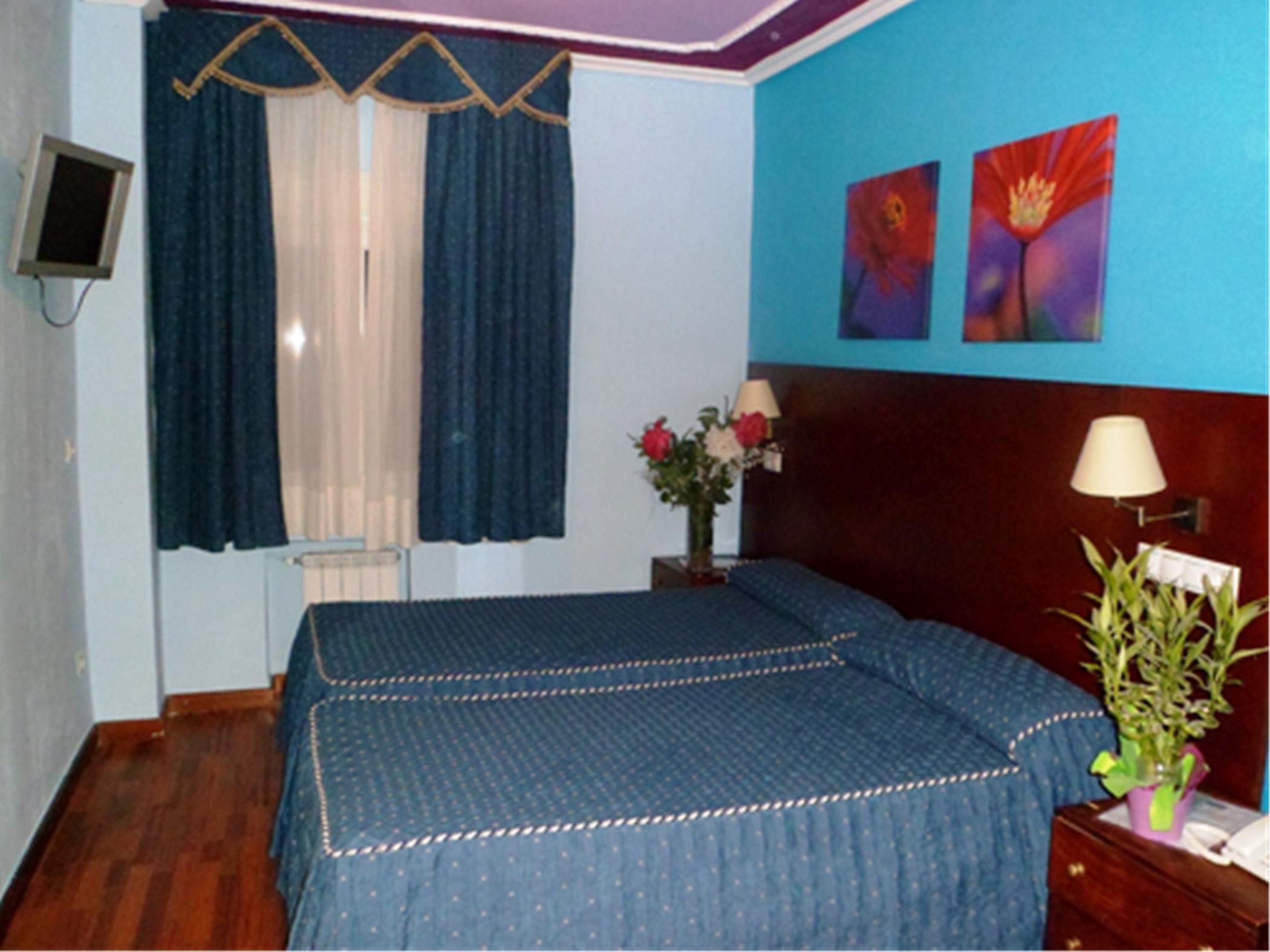 Auto Check In Hotel Las Nieves Jaca Ngoại thất bức ảnh