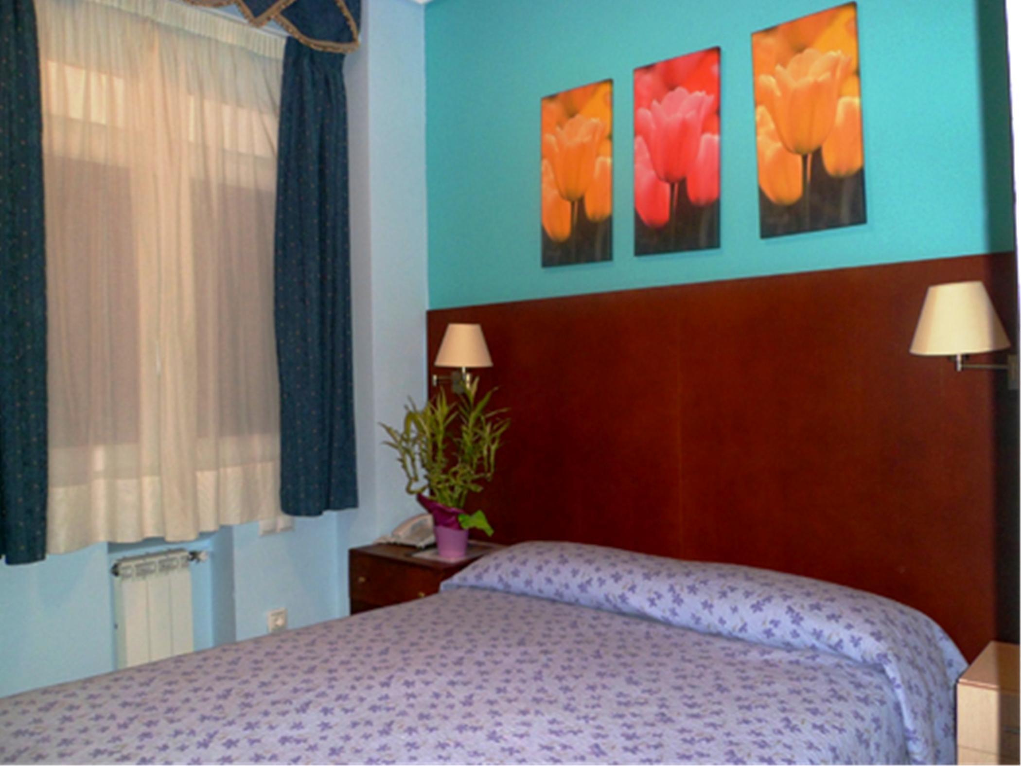 Auto Check In Hotel Las Nieves Jaca Ngoại thất bức ảnh