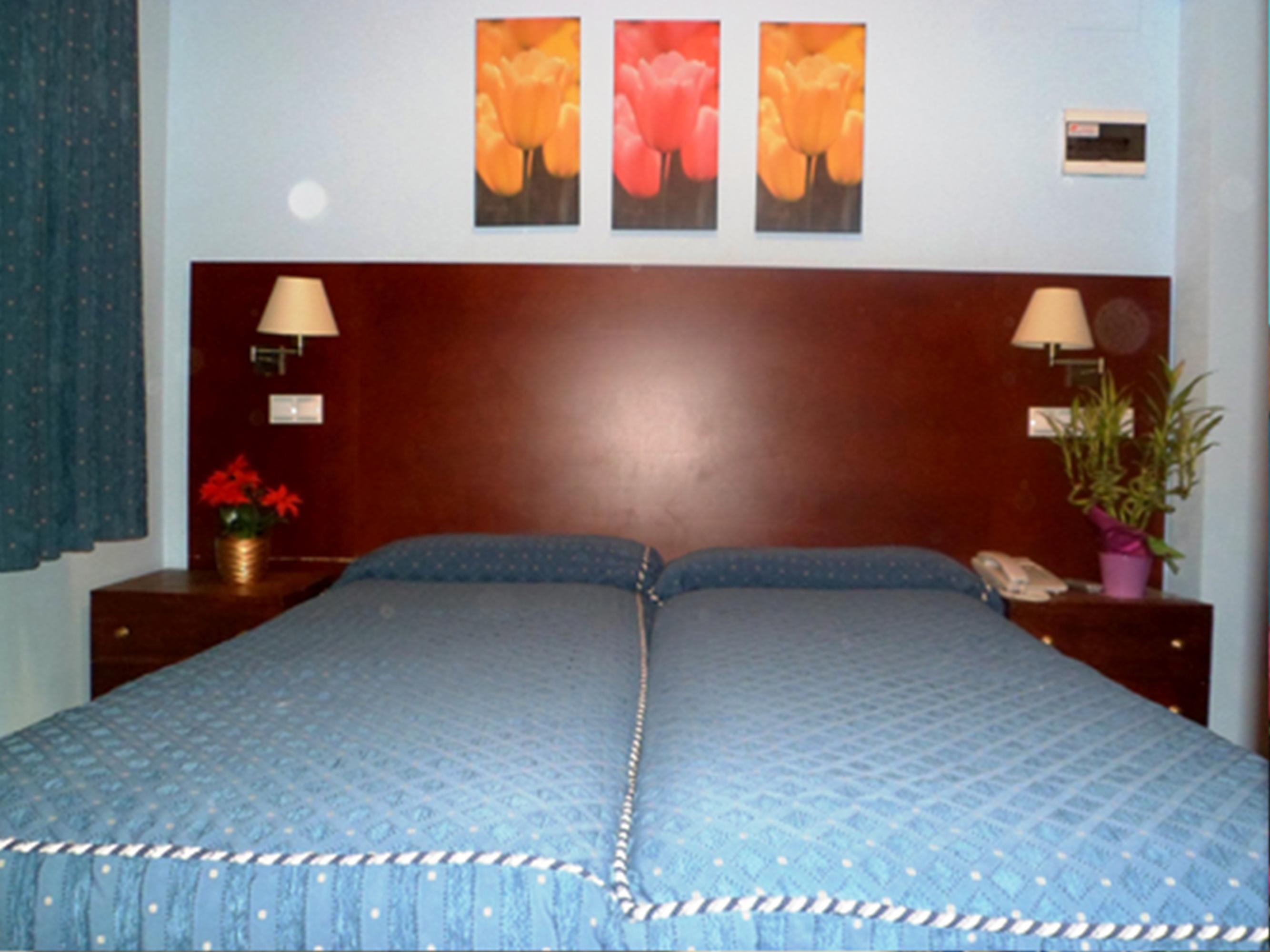 Auto Check In Hotel Las Nieves Jaca Ngoại thất bức ảnh