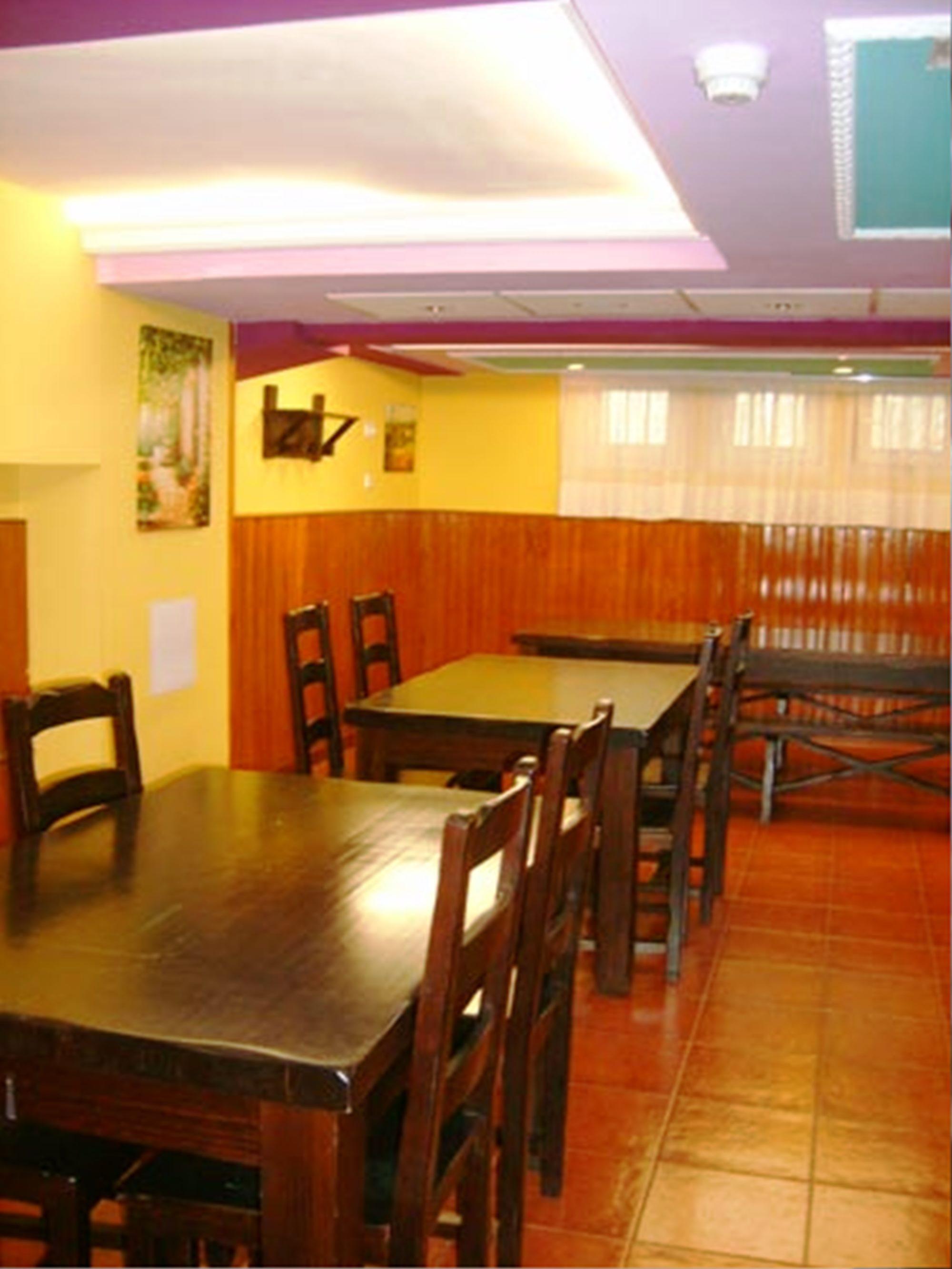 Auto Check In Hotel Las Nieves Jaca Ngoại thất bức ảnh