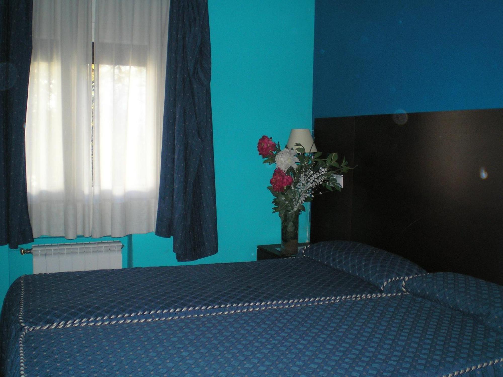 Auto Check In Hotel Las Nieves Jaca Ngoại thất bức ảnh
