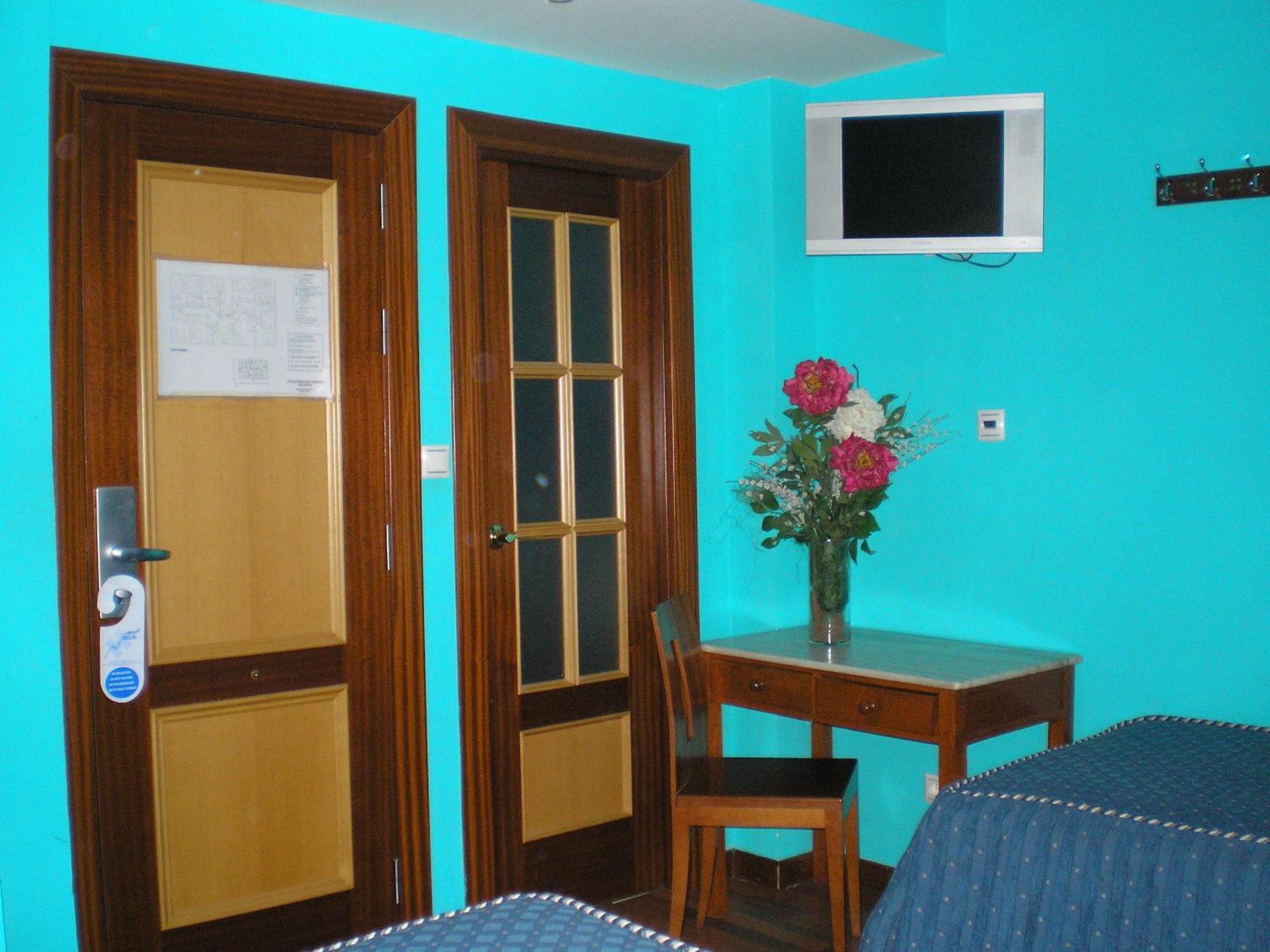 Auto Check In Hotel Las Nieves Jaca Ngoại thất bức ảnh
