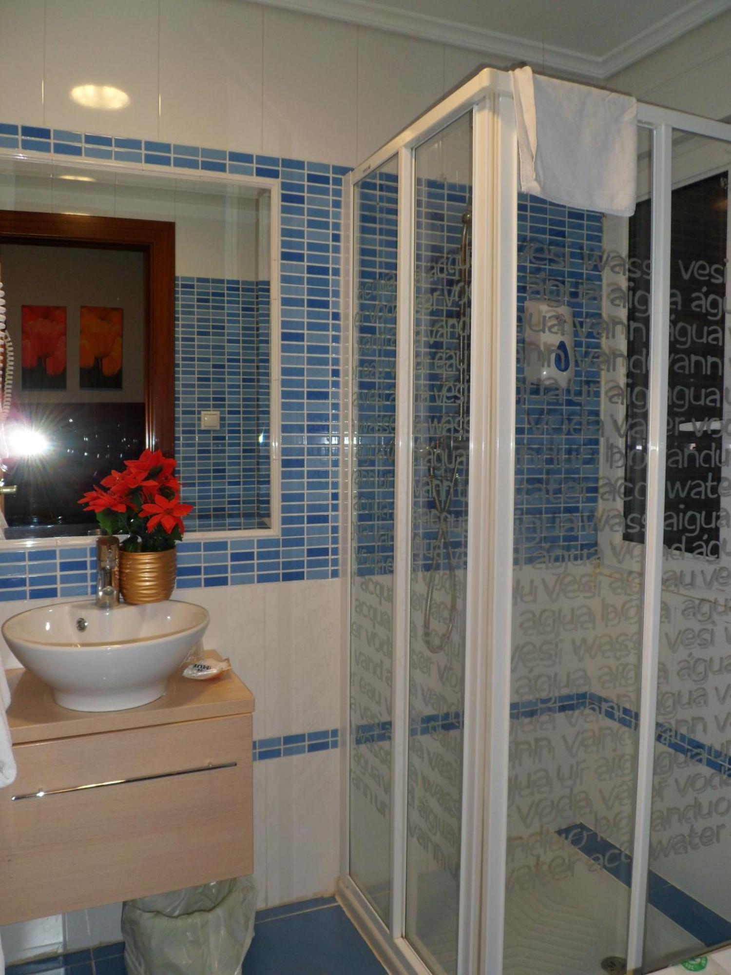 Auto Check In Hotel Las Nieves Jaca Ngoại thất bức ảnh