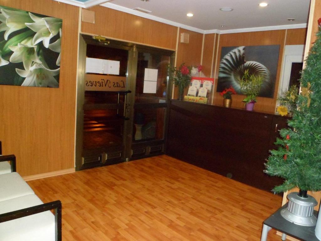 Auto Check In Hotel Las Nieves Jaca Phòng bức ảnh