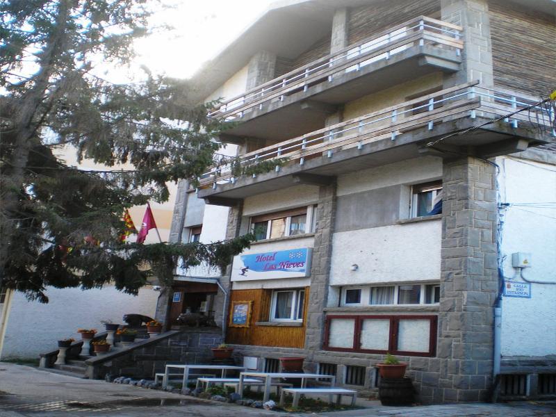 Auto Check In Hotel Las Nieves Jaca Ngoại thất bức ảnh